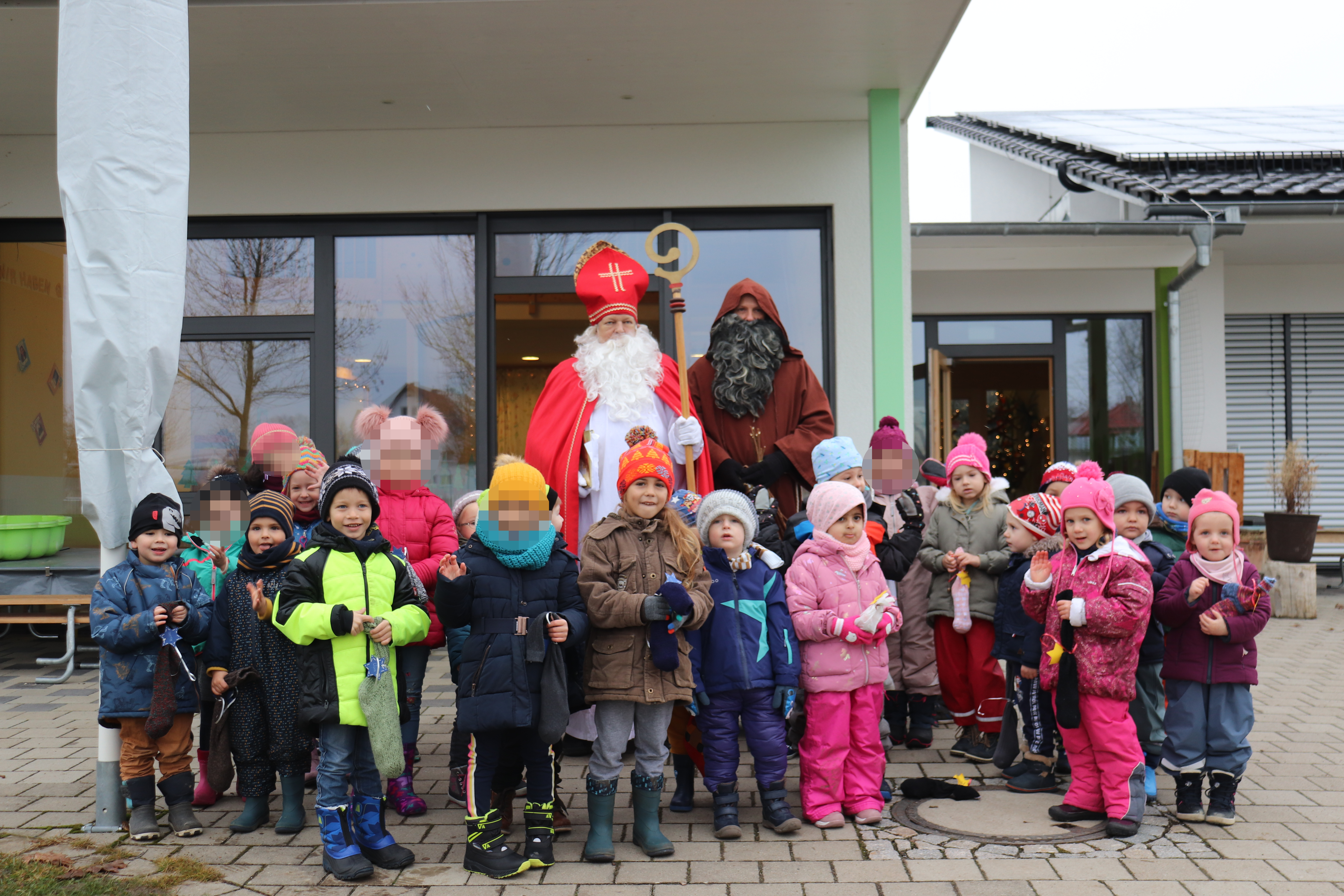  Im Kindergarten Federseezwerge war der Nikolaus zu Besuch. 